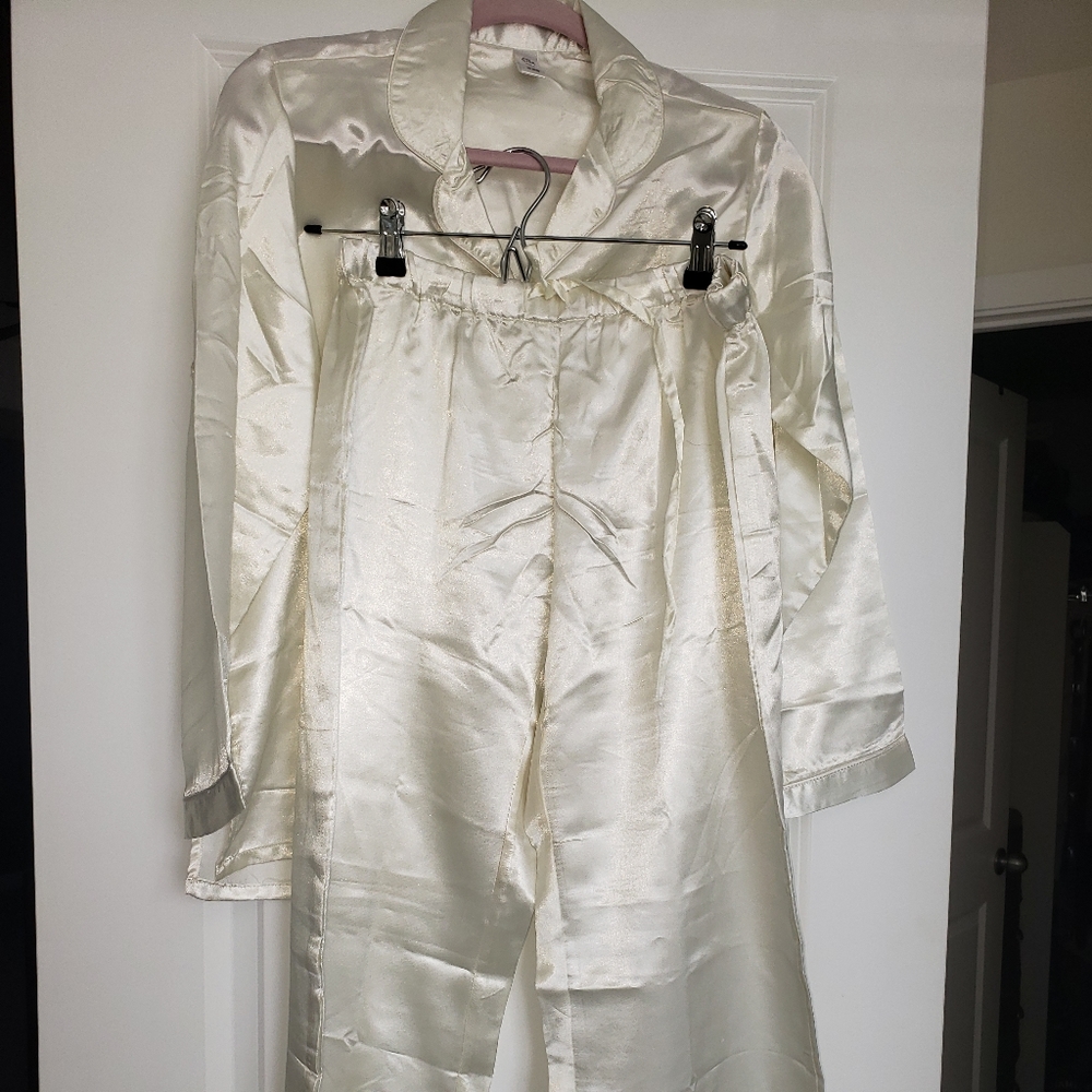 Ladies satin pajamas NWOT